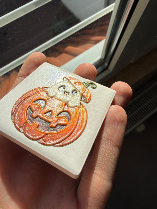 Spooky Mini – Kürbisgeist | Keramikmagnet mit Relief